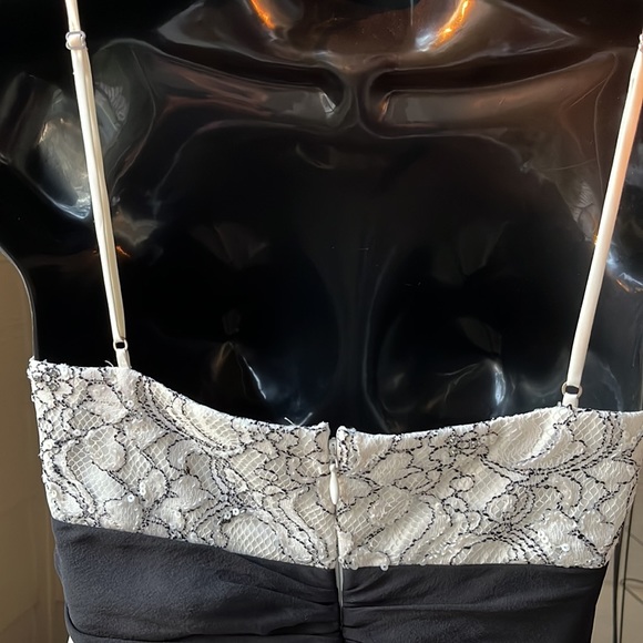 Silk Adjustable Straps Empire Silhouette.Preowned - Picture 7 of 9